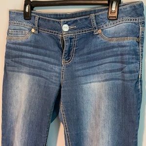 Maurices Skinny Jeggings EUC Medium wash